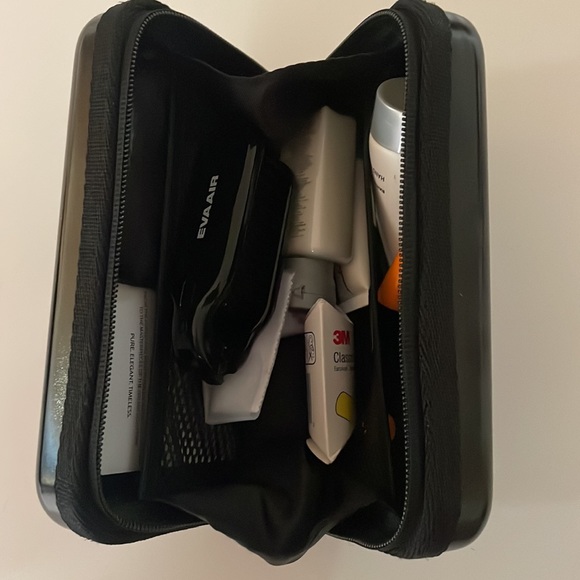 Salvatore Ferragamo travel kit - Picture 4 of 6